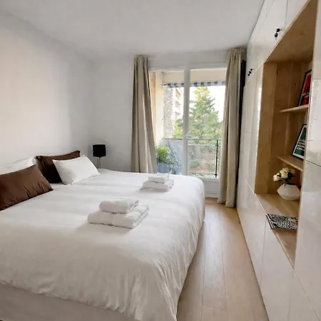 Bright 2br Apartment, 2 Baths, 2 Balconies, Metro 5min, Paris *