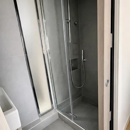Bright 2br Apartment, 2 Baths, 2 Balconies, Metro 5min, Paris * 르발루아페레