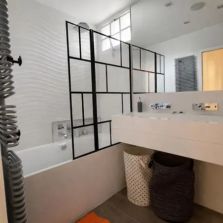 Bright 2br Apartment, 2 Baths, 2 Balconies, Metro 5min, Paris