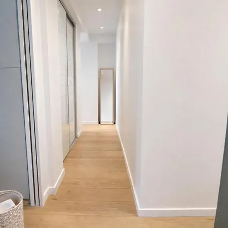 아파트 Bright 2br Apartment, 2 Baths, 2 Balconies, Metro 5min, Paris 르발루아페레