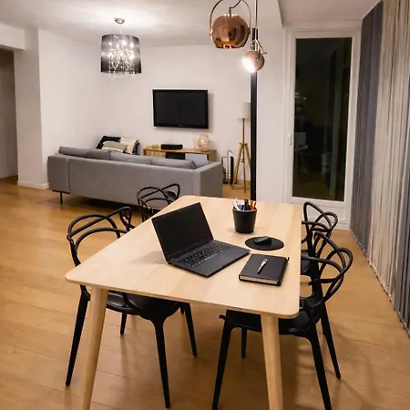 Bright 2br Apartment, 2 Baths, 2 Balconies, Metro 5min, Paris * 르발루아페레