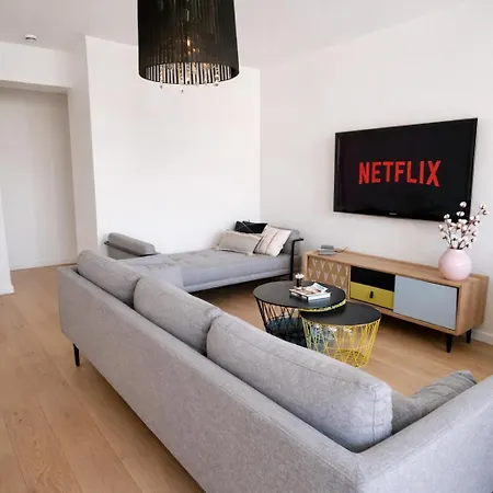 Bright 2br Apartment, 2 Baths, 2 Balconies, Metro 5min, Paris 아파트 *