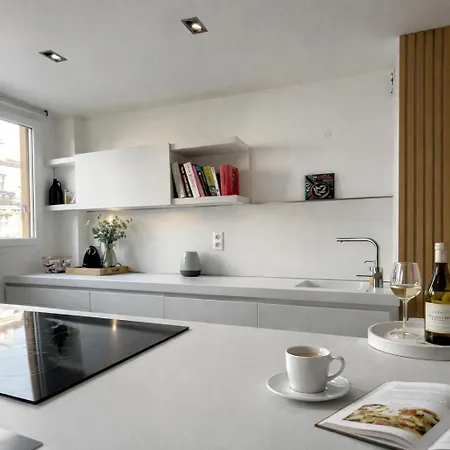Appartement Bright 2br Apartment, 2 Baths, 2 Balconies, Metro 5min, Paris Levallois-Perret