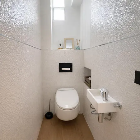 Bright 2br Apartment, 2 Baths, 2 Balconies, Metro 5min, Paris Appartement